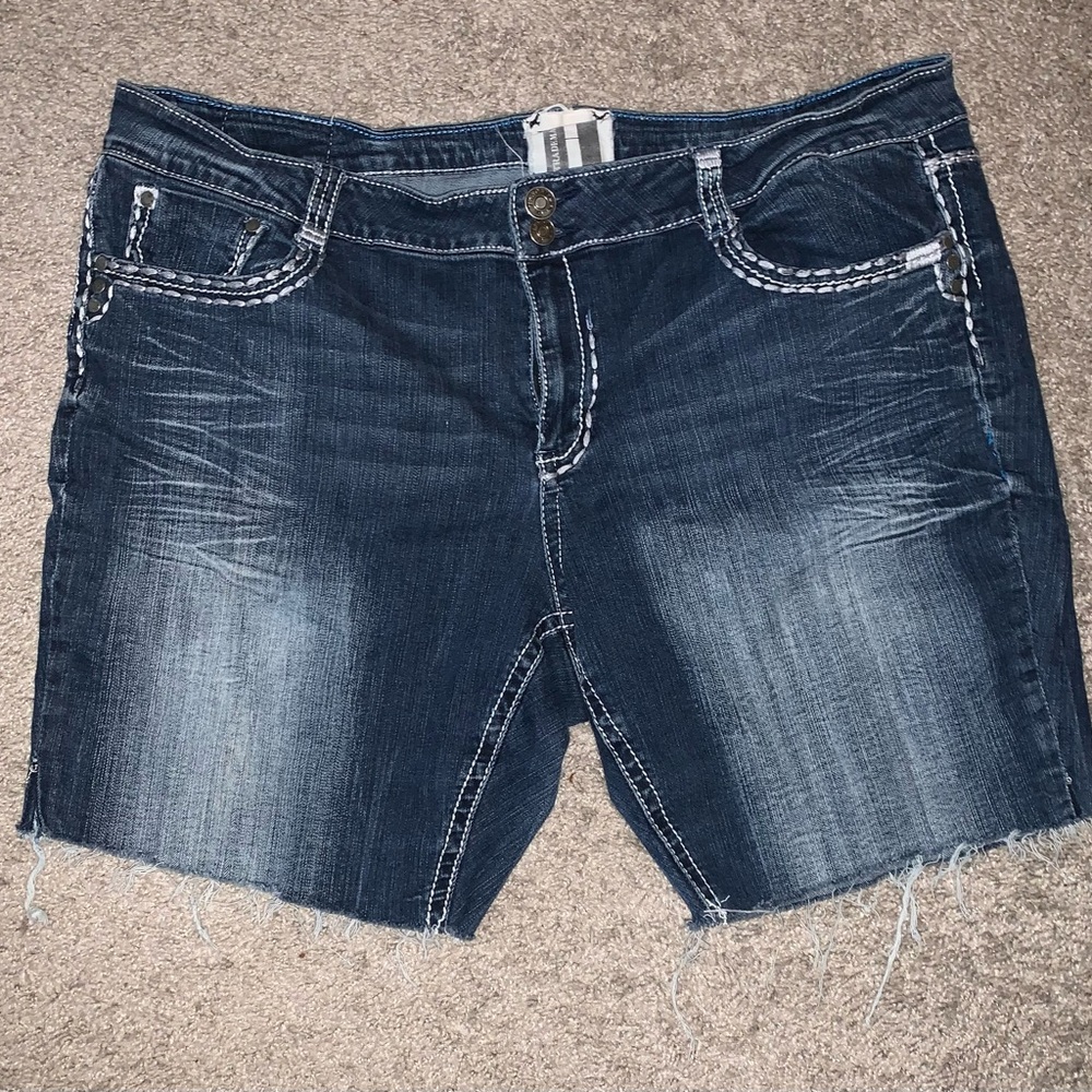 Trademark H Iconic Slim Boot Cut Dark Wash Cut Off Jean *Shorts*  Size 24 (W381)